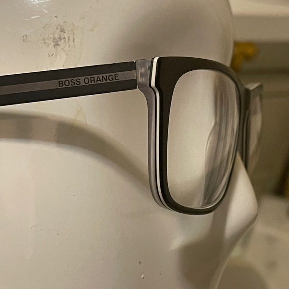Boss orange eyeglass gray and silver flexible frames.no damage. Good conditions - Picture 8 of 13